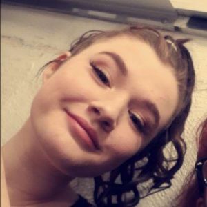 Meet your Posher, Elise